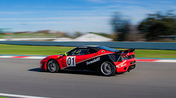 Pilotar coche de carreras Ferrari F430 Competición