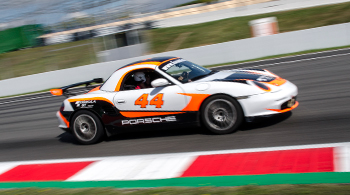 Porsche Boxster en un circuito