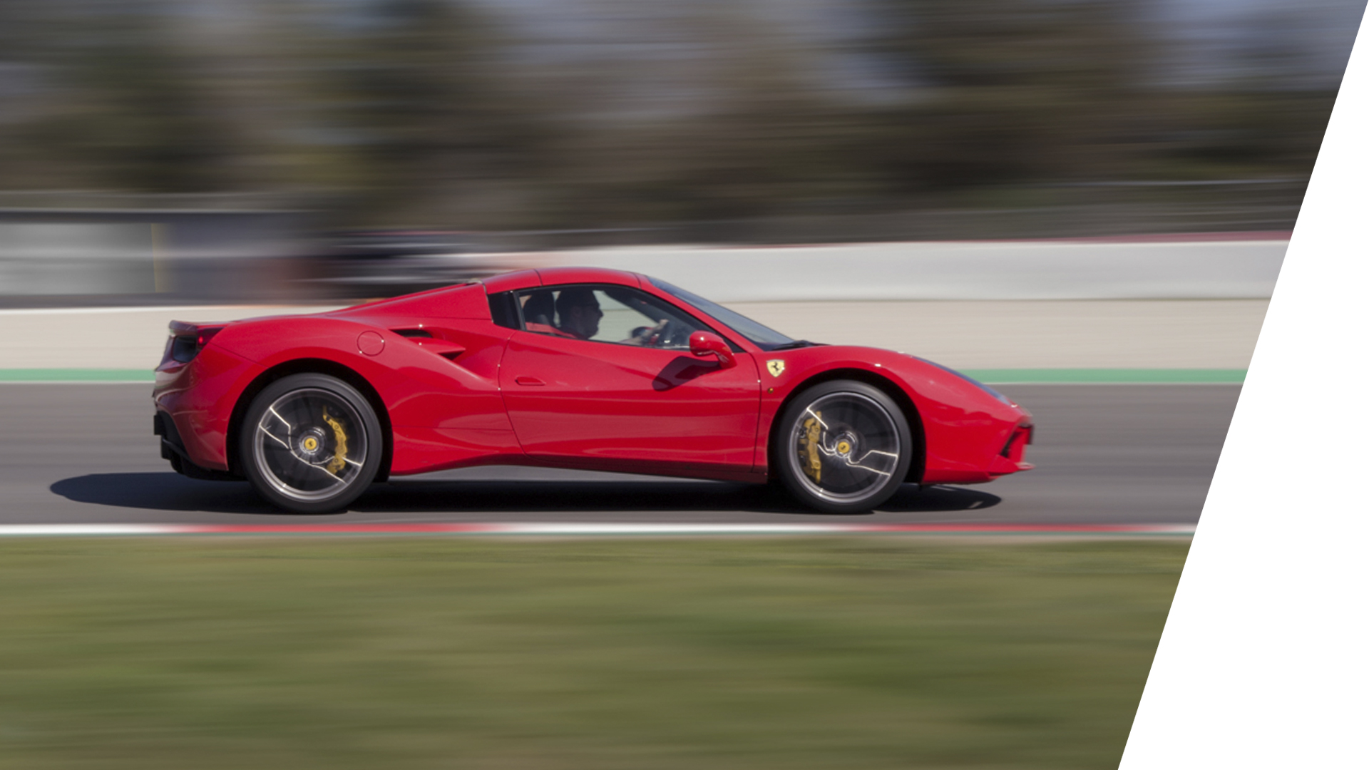 Conduciendo un Ferrari 488 en el Circuit de Barcelona-Catalunya